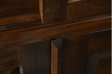 中古　美品　松本民芸家具　直線的なデザインがシックな印象を醸し出すD型和タンス(箪笥、チェスト、衣装タンス、着物箪笥)(定価約67万円)(R-067660)
