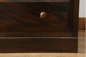 中古　美品　松本民芸家具　直線的なデザインがシックな印象を醸し出すD型和タンス(箪笥、チェスト、衣装タンス、着物箪笥)(定価約67万円)(R-067660)