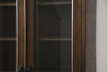 中古　永田良介商店製　気品あるクラシカルなデザインが素敵なブックケース(本箱、飾り棚、収納棚、戸棚、キャビネット)(R-067665)