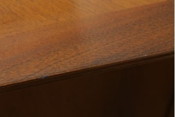中古　イタリア高級家具　メデア(Medea)　エレガントなデザインが美しいローボード(テレビ台、テレビボード、リビングボード、収納棚、キャビネット、戸棚)(定価約115万円)(R-067666)