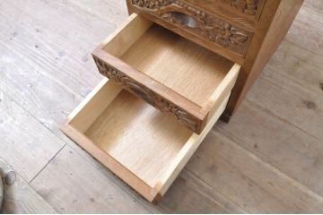 中古　美品!!　伝統工芸　日光彫り　4種の花の意匠が目を惹く小引き出し(小物収納、卓上収納)(R-067669)