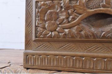 中古　美品!!　伝統工芸　日光彫り　4種の花の意匠が目を惹く小引き出し(小物収納、卓上収納)(R-067669)