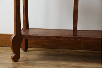 中古　美品　伝統工芸　日光彫り　菊の彫刻が優美な印象の飾り棚　(R-067670)