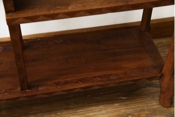 中古　美品　伝統工芸　日光彫り　菊の彫刻が優美な印象の飾り棚　(R-067670)