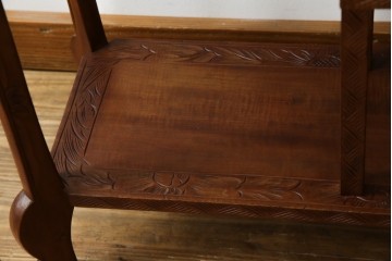 中古　美品　伝統工芸　日光彫り　菊の彫刻が優美な印象の飾り棚　(R-067670)