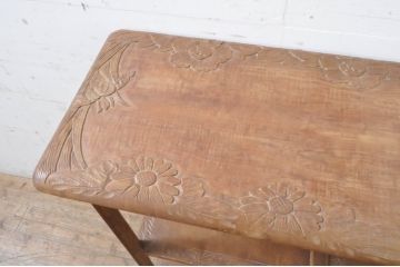 中古　美品　伝統工芸　日光彫り　菊の彫刻が優美な印象の飾り棚(茶棚、違い棚、オープンラック)(R-067670)
