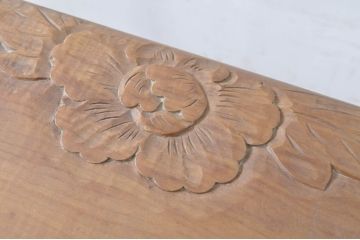 中古　美品　伝統工芸　日光彫り　菊の彫刻が優美な印象の飾り棚(茶棚、違い棚、オープンラック)(R-067670)