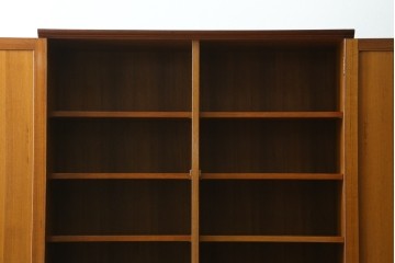 和製ビンテージ　国産　職人手造り　北欧デザイン　チーク材　ナチュラルテイストな空間におすすめのカップボード　(R-067671)