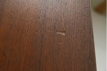 和製ビンテージ　国産　職人手造り　北欧デザイン　チーク材　ナチュラルテイストな空間におすすめのカップボード　(R-067671)