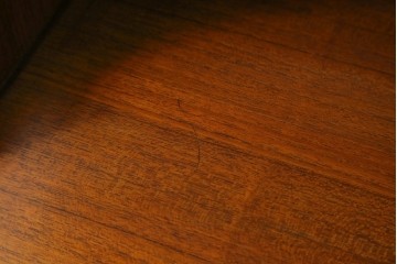 和製ビンテージ　国産　職人手造り　北欧デザイン　チーク材　ナチュラルテイストな空間におすすめのカップボード　(R-067671)