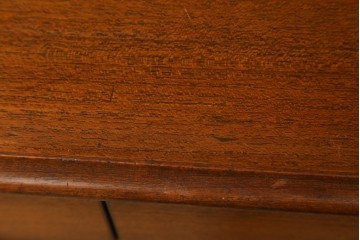 和製ビンテージ　国産　職人手造り　北欧デザイン　チーク材　ナチュラルテイストな空間におすすめのカップボード　(R-067671)