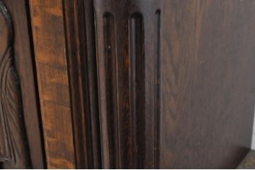 中古　美品　高級輸入家具　オーク材　重厚感ある佇まいと彫刻が魅力的な特大サイドボード(ローボード、テレビ台、テレビボード、リビングボード、引き出し、収納棚、戸棚)(R-067672)