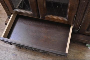 中古　美品　高級輸入家具　オーク材　重厚感ある佇まいと彫刻が魅力的な特大サイドボード(ローボード、テレビ台、テレビボード、リビングボード、引き出し、収納棚、戸棚)(R-067673)