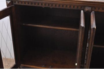 中古　美品　高級輸入家具　オーク材　重厚感ある佇まいと彫刻が魅力的な特大サイドボード(ローボード、テレビ台、テレビボード、リビングボード、引き出し、収納棚、戸棚)(R-067673)