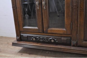 中古　美品　高級輸入家具　オーク材　重厚感ある佇まいと彫刻が魅力的な特大サイドボード(ローボード、テレビ台、テレビボード、リビングボード、引き出し、収納棚、戸棚)(R-067673)