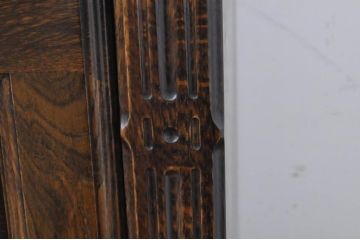 中古　美品　高級輸入家具　オーク材　重厚感ある佇まいと彫刻が魅力的な特大サイドボード(ローボード、テレビ台、テレビボード、リビングボード、引き出し、収納棚、戸棚)(R-067673)