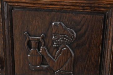 中古　美品　高級輸入家具　オーク材　重厚感ある佇まいと彫刻が魅力的な特大サイドボード(ローボード、テレビ台、テレビボード、リビングボード、収納棚、戸棚)(R-067674)