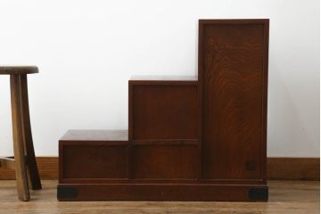 中古　美品　希少な絶版品　駿河民芸　美しい杢目が高級感を演出する階段箪笥(和タンス、収納箪笥、整理たんす、引き出し、卓上収納、小物収納)(R-067677)