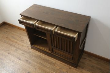 中古　葉山ガーデン(Hayama Classic)　上質な和の空間を演出する格子引き戸の水屋箪笥サイドボード(食器棚、茶箪笥、サイドキャビネット、収納棚、戸棚、店舗什器)(R-067680)