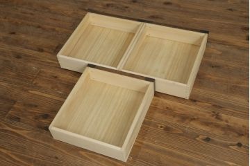 中古　葉山ガーデン(Hayama Classic)　上質な和の空間を演出する格子引き戸の水屋箪笥サイドボード(食器棚、茶箪笥、サイドキャビネット、収納棚、戸棚、店舗什器)(R-067680)