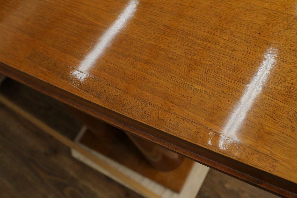 イギリスヴィンテージ　マホガニー材　モダンなデザインが魅力のレザートップ両袖机　(R-067682)