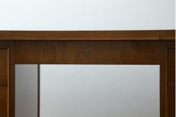 イギリスヴィンテージ　マホガニー材　モダンなデザインが魅力のレザートップ両袖机　(R-067682)