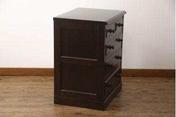 中古　美品　北海道民芸家具　直線的なフォルムとシックな色合いが美しいサイドチェスト(引き出し、洋服タンス)(R-067683)