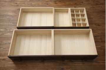 中古　美品　北海道民芸家具　直線的なフォルムとシックな色合いが美しいサイドチェスト(引き出し、洋服タンス)(R-067683)