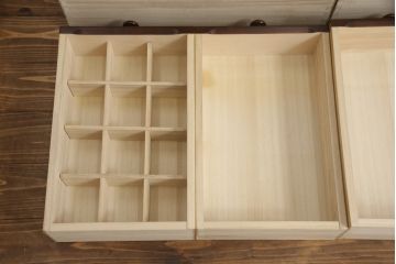 中古　美品　北海道民芸家具　直線的なフォルムとシックな色合いが美しいサイドチェスト(引き出し、洋服タンス)(R-067683)