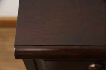 中古　美品　北海道民芸家具　直線的なフォルムとシックな色合いが美しいサイドチェスト(引き出し、洋服タンス)(R-067683)