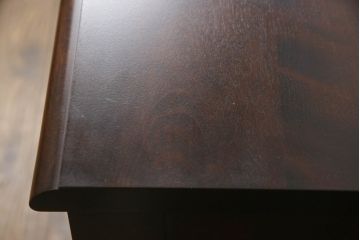 中古　美品　北海道民芸家具　直線的なフォルムとシックな色合いが美しいサイドチェスト(引き出し、洋服タンス)(R-067683)