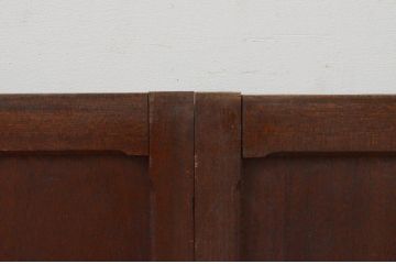 アンティーク建具　大正ロマンデザインの小振りな引き戸2枚セット(窓、板戸)(R-067685)