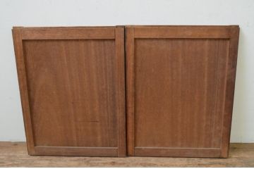 アンティーク建具　大正ロマンデザインの小振りな引き戸2枚セット(窓、板戸)(R-067685)