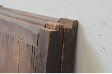 アンティーク建具　古き時代の味わいが魅力的な横桟板戸窓2枚セット(引き戸、格子戸、舞良戸)(R-067688)