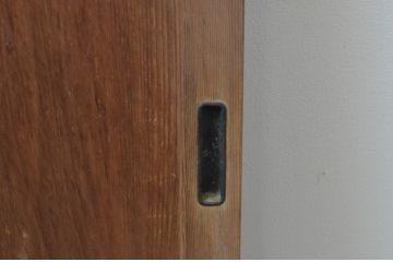 アンティーク建具　素朴な木味が懐かしさを感じさせる板戸窓2枚セット(引き戸)(R-067690)