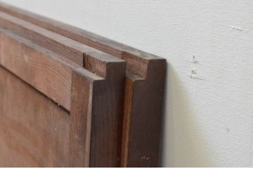 アンティーク建具　大正ロマンの雰囲気を高める小さな象嵌入り板戸窓2枚セット(引き戸)(R-067698)