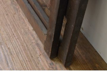 アンティーク建具　和の空間を演出する縦格子入り板戸窓2枚セット(引き戸、格子戸、鎧戸、水屋箪笥)(R-067701)