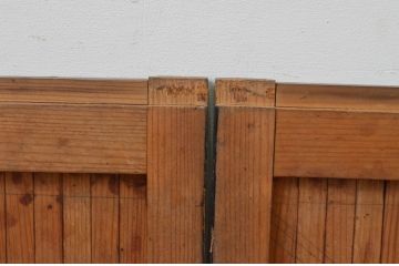 アンティーク建具　上手物!!　存在感のある漆塗り縦格子入り板戸窓4枚セット(引き戸、格子戸、鎧戸、水屋箪笥)(R-067704)
