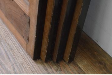 アンティーク建具　上手物!!　存在感のある漆塗り縦格子入り板戸窓4枚セット(引き戸、格子戸、鎧戸、水屋箪笥)(R-067704)