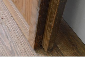 アンティーク建具　杉材　落ち着いた和の空間を演出する板戸窓2枚セット(引き戸)(R-067708)