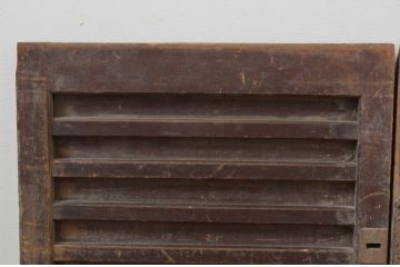 アンティーク建具　時代の流れを感じる木味が魅力の横桟板戸窓2枚セット(引き戸、格子戸、舞良戸)(R-067711)