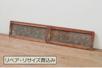 アンティーク建具　小さな彫刻入りが魅力的な引き戸2枚セット(窓、ガラス戸)(R-067713)