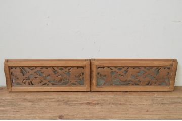 アンティーク建具　小さな彫刻入りが魅力的な引き戸2枚セット(窓、ガラス戸)(R-067713)