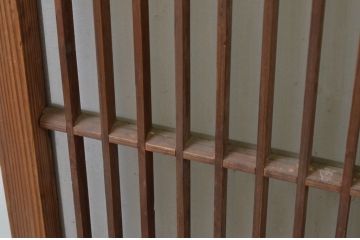 アンティーク建具　どこか懐かしい雰囲気を感じるガラス入りの格子窓2枚セット(ガラス戸、格子戸、引き戸)(R-067714)