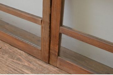 アンティーク建具　経年を感じさせる木味が魅力の小さなガラス窓4枚セット(ガラス戸、引き戸)(R-067722)