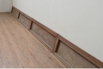 アンティーク建具　総欅(ケヤキ)材　懐かしい雰囲気の横長板戸窓4枚セット(引き戸)(R-067723)