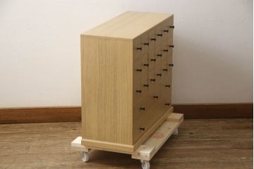和製ビンテージ　小物収納に便利な引き出し22杯の薬箪笥(薬タンス、チェスト、引き出し、店舗什器、百味箪笥、百目箪笥、ヴィンテージ)(R-067732)