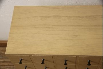 和製ビンテージ　小物収納に便利な引き出し22杯の薬箪笥(薬タンス、チェスト、引き出し、店舗什器、百味箪笥、百目箪笥、ヴィンテージ)(R-067732)