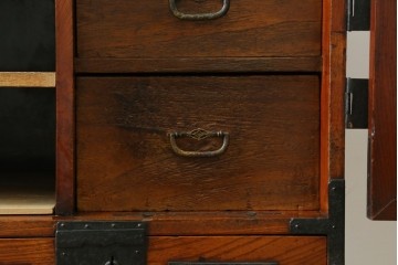 和製アンティーク　特注!!　上手物　三方欅(ケヤキ)材　越後産　存在感ある金具が魅力の観音開き帳場箪笥　(R-067735)