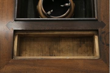 和製アンティーク　重厚!!　総欅(ケヤキ)材　力強い杢目と黒タンのアクセントが目を惹く関西火鉢(囲炉裏、長火鉢、木製火鉢、座卓、ローテーブル、コクタン、黒檀)(R-067736)
